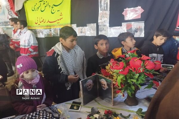 اجتماع بزرگ دهه نودی‌ها و همخوانی سرود سلام فرمانده و رفیق شهیدم