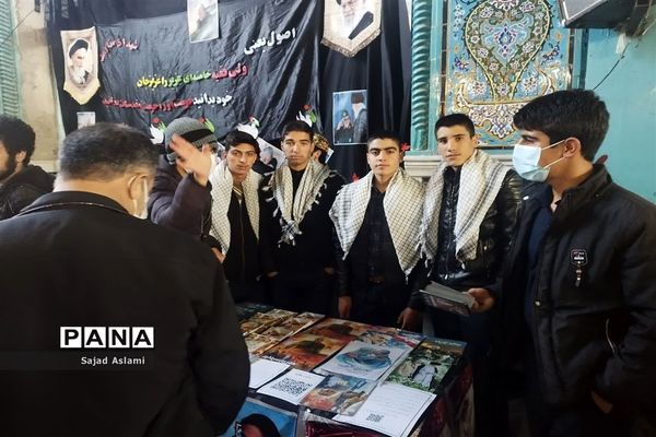 اجتماع بزرگ دهه نودی‌ها و همخوانی سرود سلام فرمانده و رفیق شهیدم