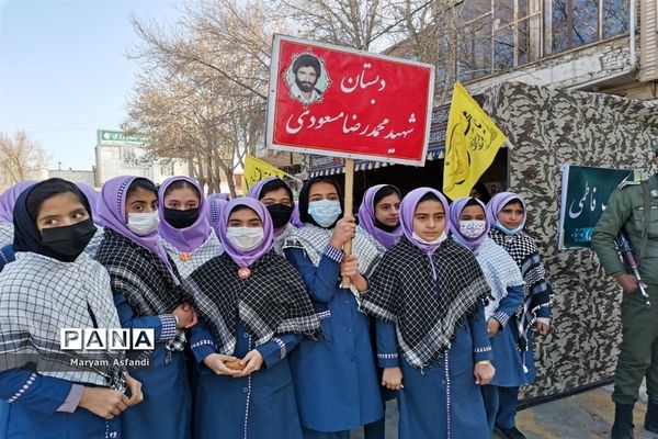 اجتماع بزرگ دهه نودی‌ها و همخوانی سرود سلام فرمانده و رفیق شهیدم