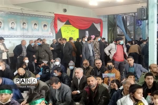 اجتماع بزرگ دهه نودی‌ها و همخوانی سرود سلام فرمانده و رفیق شهیدم