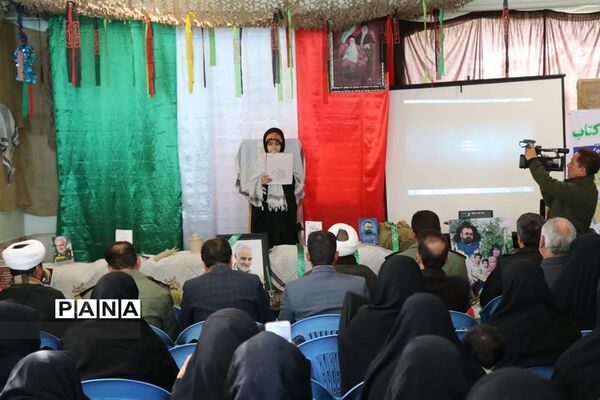 رونمایی از کتاب عمو قاسم بمناسبت سالروز شهادت سردار سلیمانی در ابرکوه