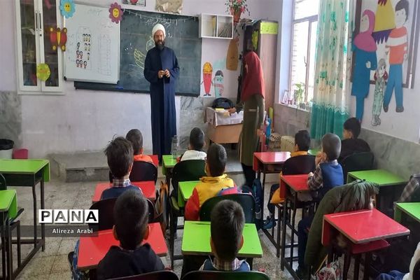 بازدید نماینده مجلس شورای اسلامی شهر ترشیز از مدارس کاشمر
