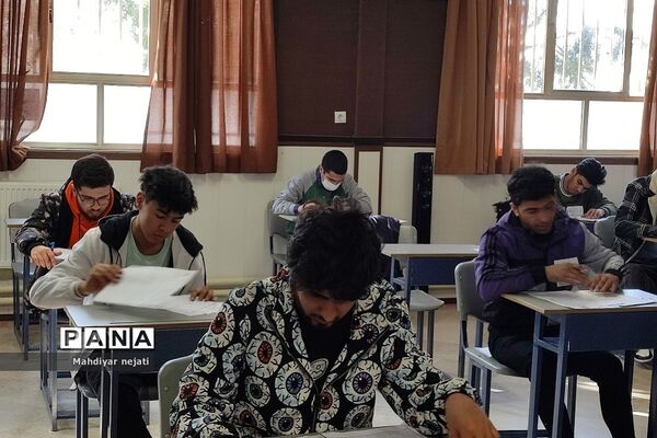 حوزه امتحانات نهایی مرکز استعدادهای درخشان شهید بهشتی رودهن