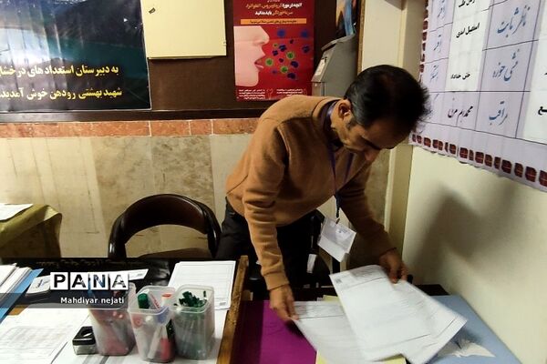 حوزه امتحانات نهایی مرکز استعدادهای درخشان شهید بهشتی رودهن