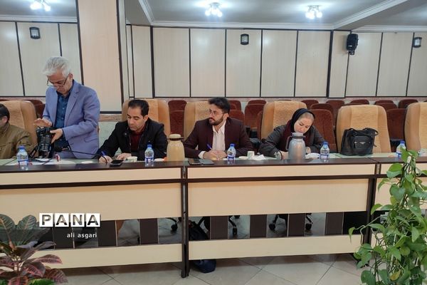 نشست خبری مدیر آموزش و پرورش شهرستان شهریار با اصحاب رسانه