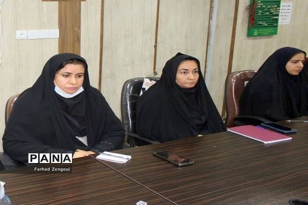 جلسه مربیان سازمان دانش‌آموزی منطقه آب‌پخش استان بوشهر