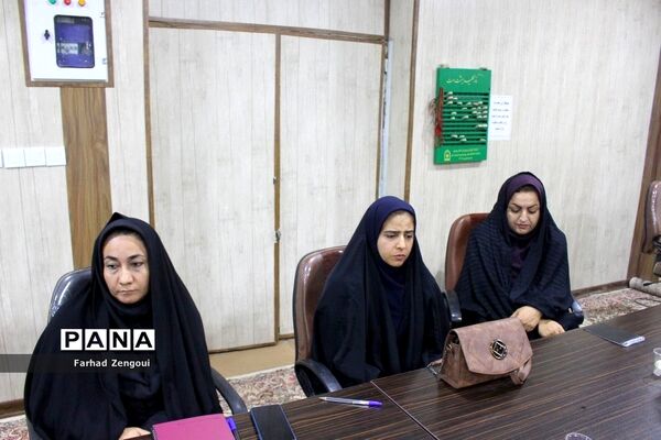 جلسه مربیان سازمان دانش‌آموزی منطقه آب‌پخش استان بوشهر