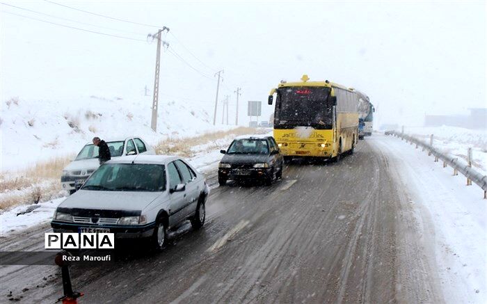 بارش برف و باران در محورهای مواصلاتی ۸ استان