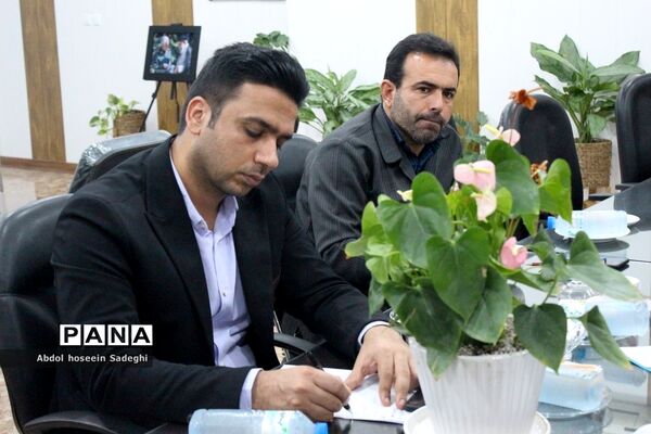 جلسه مدیران مدارس رویش انقلاب بوشهر