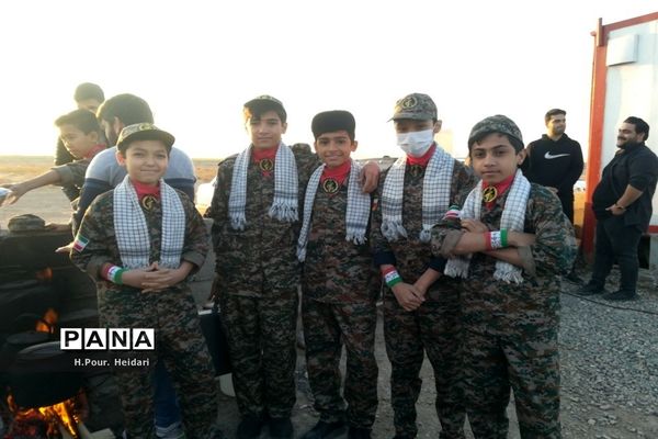 پیاده‌روی مردم قم در سالروز شهادت سردار سلیمانی