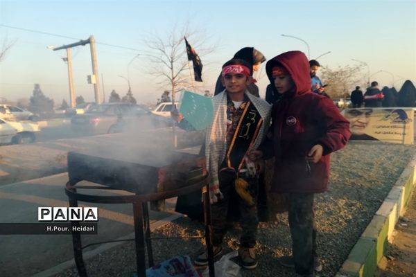 پیاده‌روی مردم قم در سالروز شهادت سردار سلیمانی