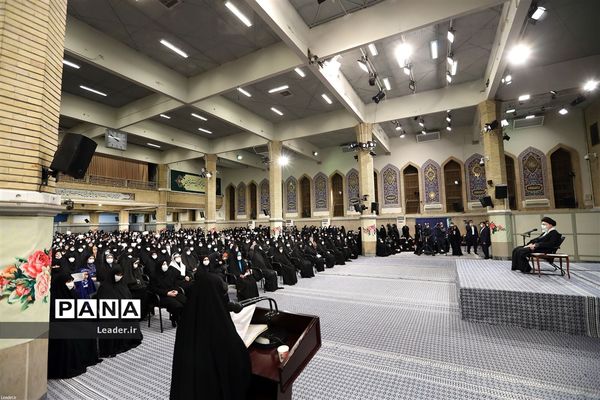 دیدار جمعی از بانوان فرهیخته کشور با رهبر انقلاب اسلامی
