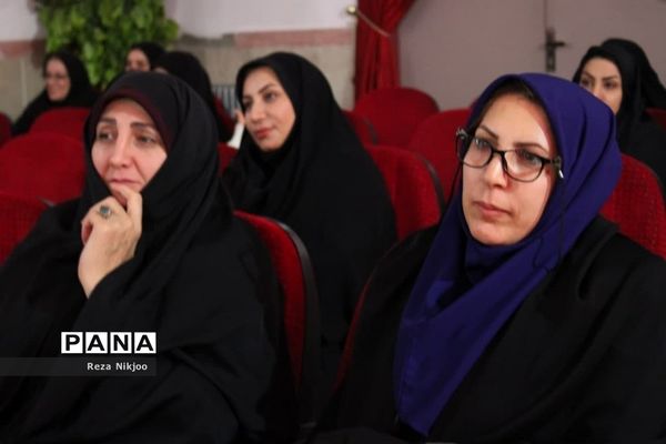 نشست فصلی مدیران مدارس ناحیه یک بهارستان