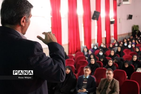 نشست فصلی مدیران مدارس ناحیه یک بهارستان