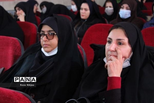 نشست فصلی مدیران مدارس ناحیه یک بهارستان