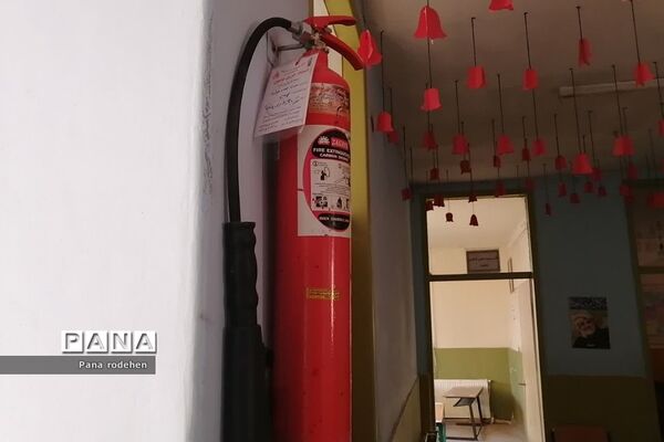 بازدید از پایگاه‌های بهداشت و تغذیه سالم مدارس رودهن