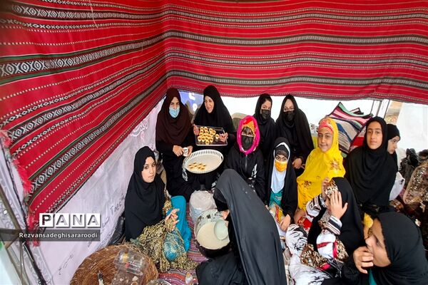 برپایی غرفه‌های محصولات فرهنگی و سنتی در سومین یادواره شهدای فرهنگی و دانش‌آموز خوزستان در اهواز