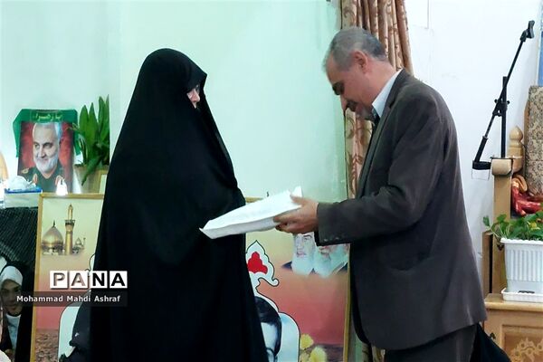 تکریم از مادران و همسران شهدای شهر بافران