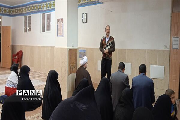 تکریم از مادران و همسران شهدای شهر نایین