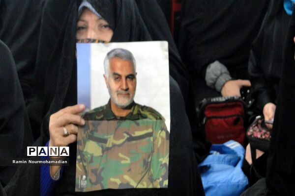 وداع نسل سلیمانی‌ها با شهید گمنام