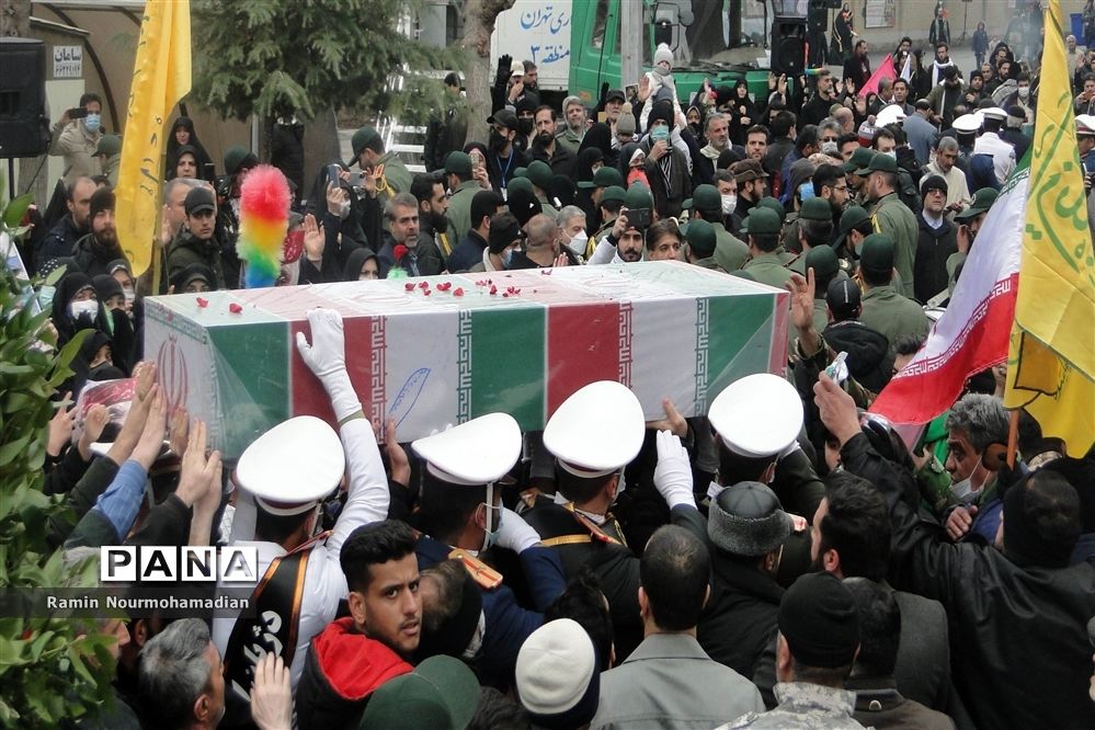 تشییع پیکر مطهر شهید گمنام بر دوش مردم شهید پرور منطقه9