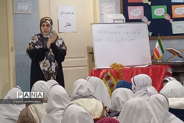 برگزاری کارگاه مهارت زندگی تفکر خلاقانه و نقاد در دبستان حضرت زهرا(س) یک رودهن