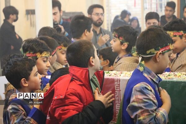 وداع خاطره‌انگیزدانش‌آموزان شهریار با شهدای گمنام