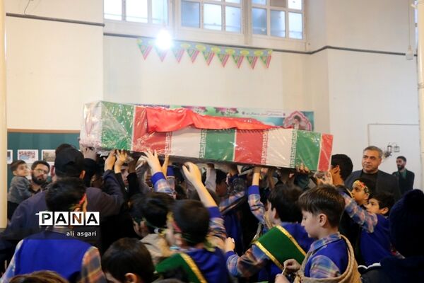 وداع خاطره‌انگیزدانش‌آموزان شهریار با شهدای گمنام