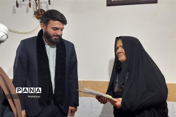 تقدیر از خانواده‌های شهدا بخش جوادآباد در سالروز وفات حضرت ام‌‌‌البنین(س)