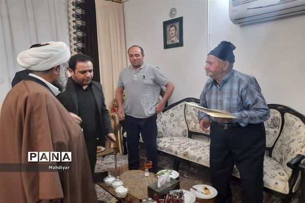 تقدیر از خانواده‌های شهدا بخش جوادآباد در سالروز وفات حضرت ام‌‌‌البنین(س)