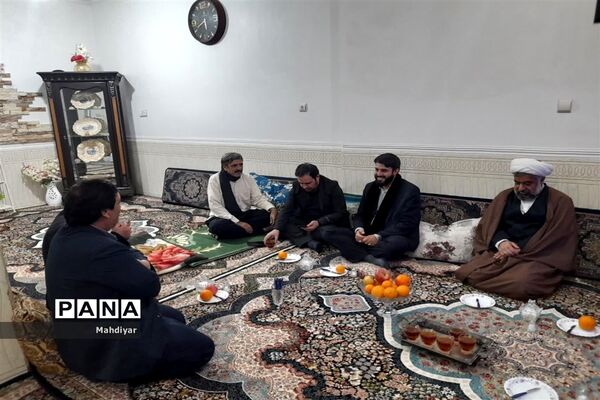 تقدیر از خانواده‌های شهدا بخش جوادآباد در سالروز وفات حضرت ام‌‌‌البنین(س)