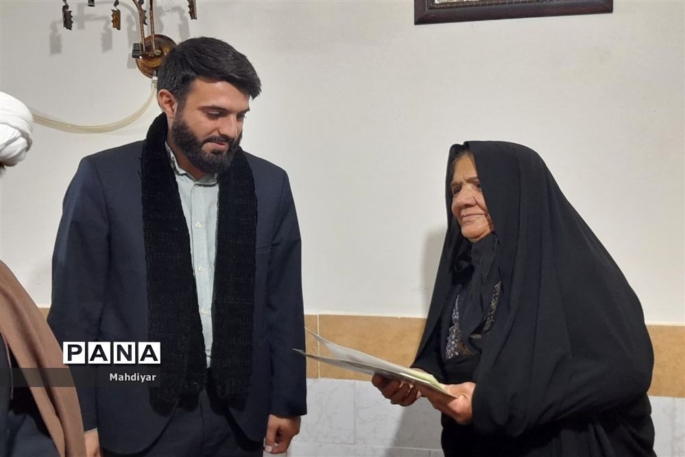 تقدیر از خانواده‌های شهدا بخش جوادآباد در سالروز وفات حضرت ام‌‌‌البنین(س)