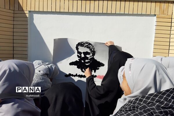 نقاشی تصویر سردار دل‌ها توسط دانش‌آموزان