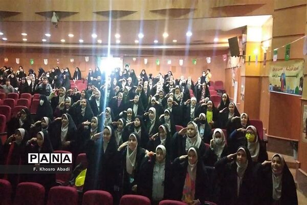 برپایی نشست معرفی کتاب «حاج قاسم و پرواز نقاشی‌ها» در قم