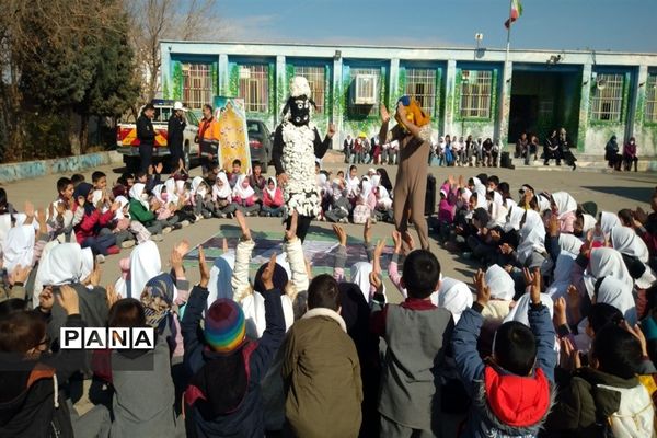 اجرای نمایش قوانین راهنمایی و رانندگی در مدرسه امام محمد باقر(ع) شهر جوادآباد