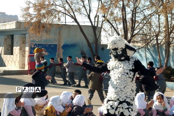 اجرای نمایش قوانین راهنمایی و رانندگی در مدرسه امام محمد باقر(ع) شهر جوادآباد