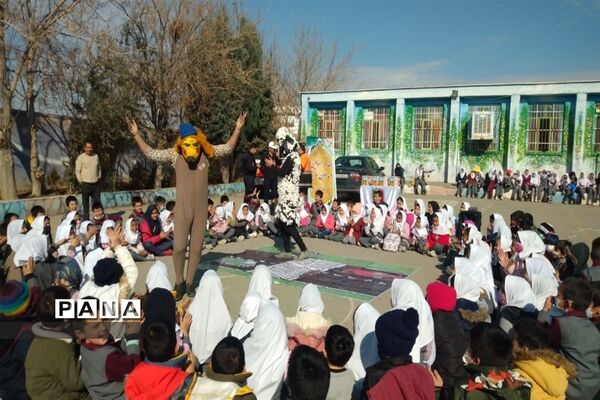 اجرای نمایش قوانین راهنمایی و رانندگی در مدرسه امام محمد باقر(ع) شهر جوادآباد
