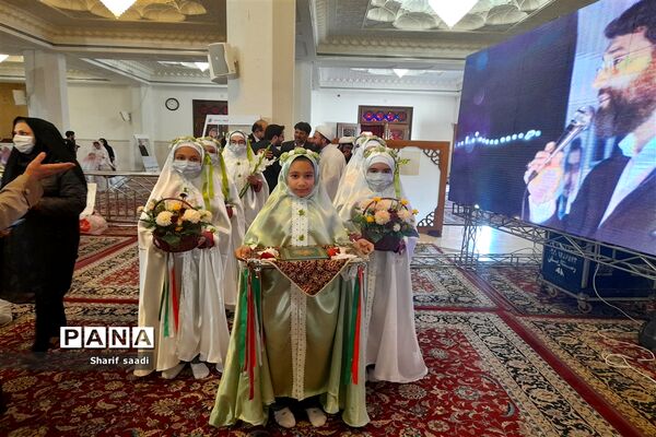 جشن عبادت یک هزارو 100 نفر از دختران درحرم مطهرشاهچراغ (ع)