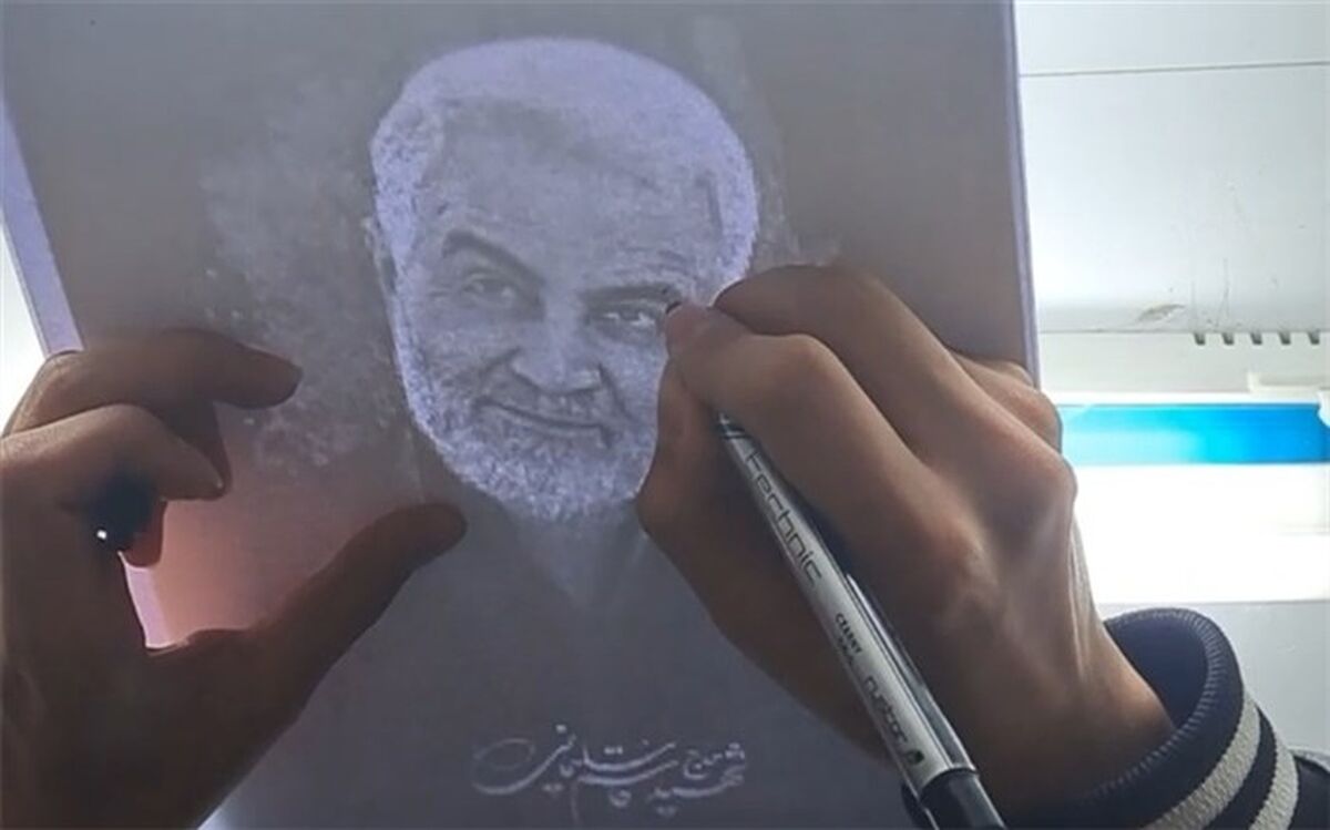 روایت دانش‌آموز هنرمند مدرسه نوین‌آفرین رودهن از هنر و علاقه‌اش به شهید سلیمانی/فیلم