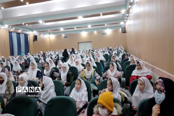 نمایش انیمیشن لوپتو برای دانش‌آموزان مدرسه کوثر بخش جوادآباد