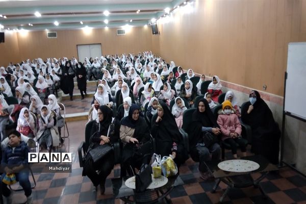 نمایش انیمیشن لوپتو برای دانش‌آموزان مدرسه کوثر بخش جوادآباد