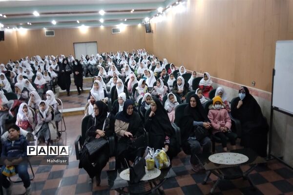 نمایش انیمیشن لوپتو برای دانش‌آموزان مدرسه کوثر بخش جوادآباد