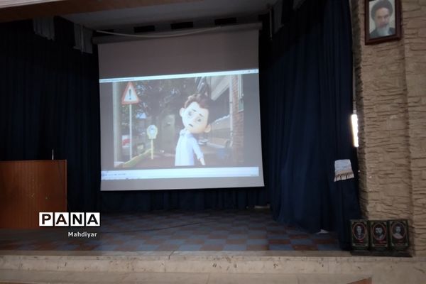 نمایش انیمیشن لوپتو برای دانش‌آموزان مدرسه کوثر بخش جوادآباد