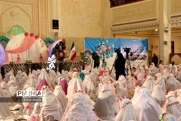 جشن تکلیف  هزارو 100 نفر از دختران شیراز درحرم مطهرشاهچراغ (ع)