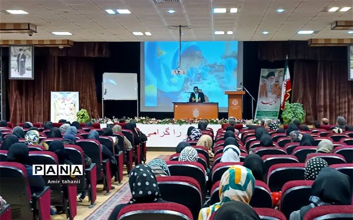 انجمن‌های اولیا و مربیان بازوان اجرایی مدیران مدارس هستند