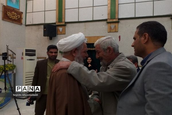 تجلیل از خانواده شهدا و اهدا حکم فرماندهی مدیران مدارس در پاکدشت