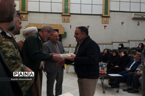 تجلیل از خانواده شهدا و اهدا حکم فرماندهی مدیران مدارس در پاکدشت