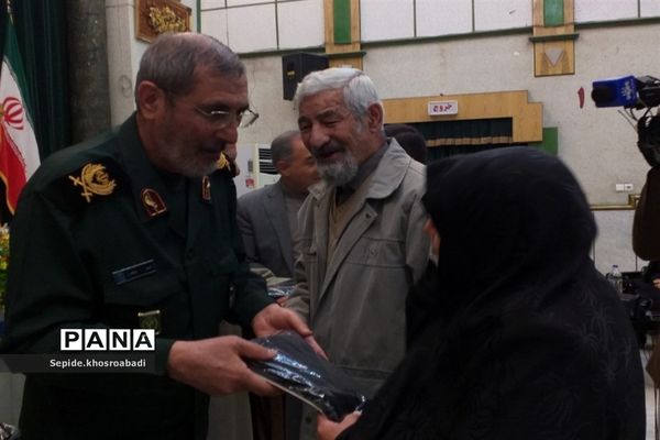 تجلیل از خانواده شهدا و اهدا حکم فرماندهی مدیران مدارس در پاکدشت