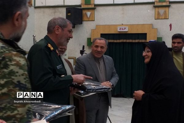 تجلیل از خانواده شهدا و اهدا حکم فرماندهی مدیران مدارس در پاکدشت