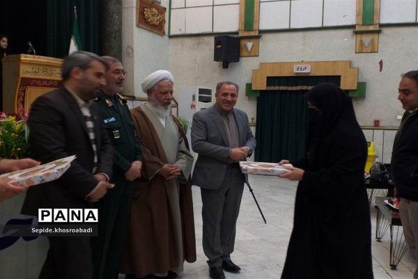 تجلیل از خانواده شهدا و اهدا حکم فرماندهی مدیران مدارس در پاکدشت